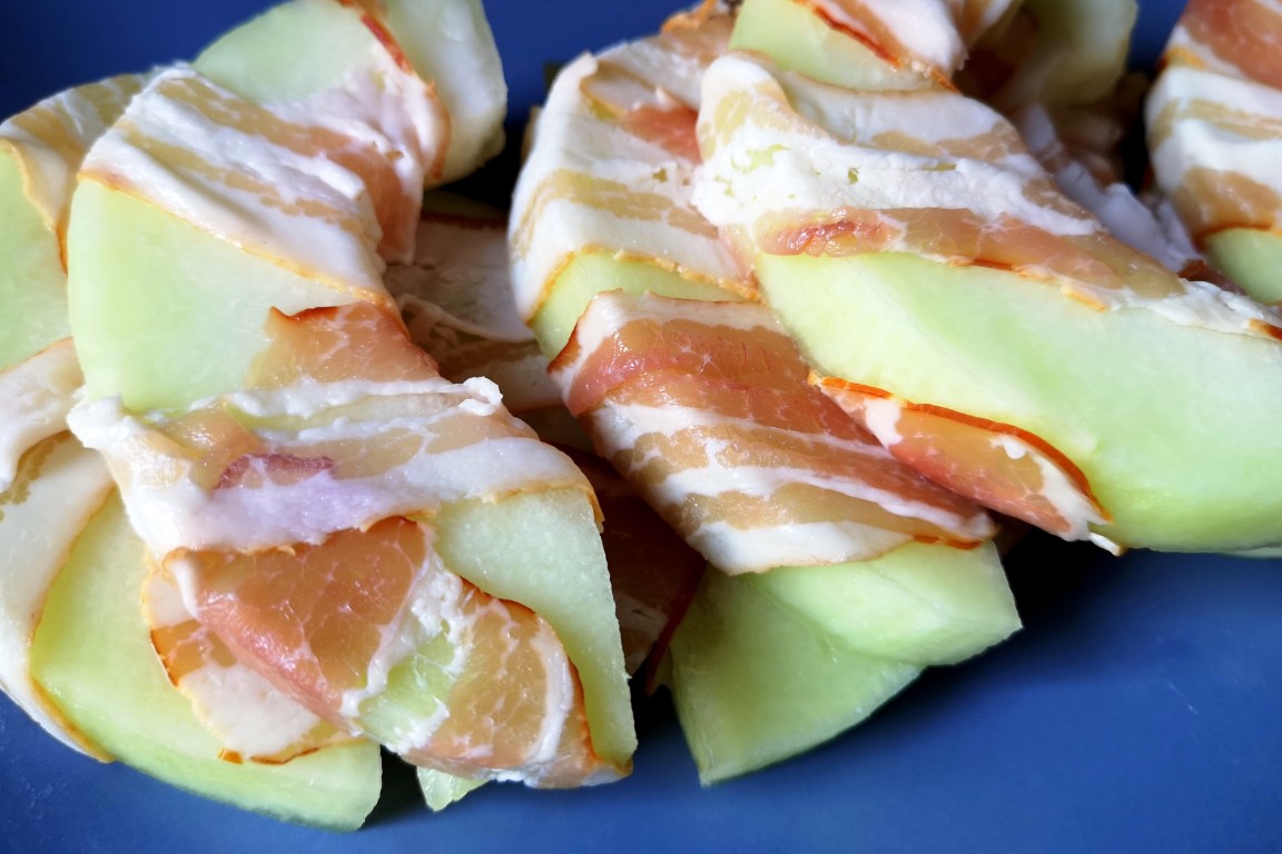 Grillowany melon w bekonie