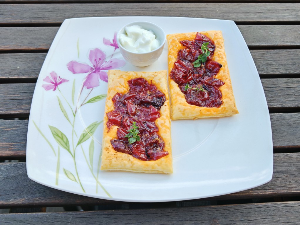 Ciastko z karmelizowanymi pomidorkami