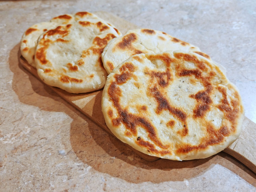 Jogurtowe chlebki z patelni