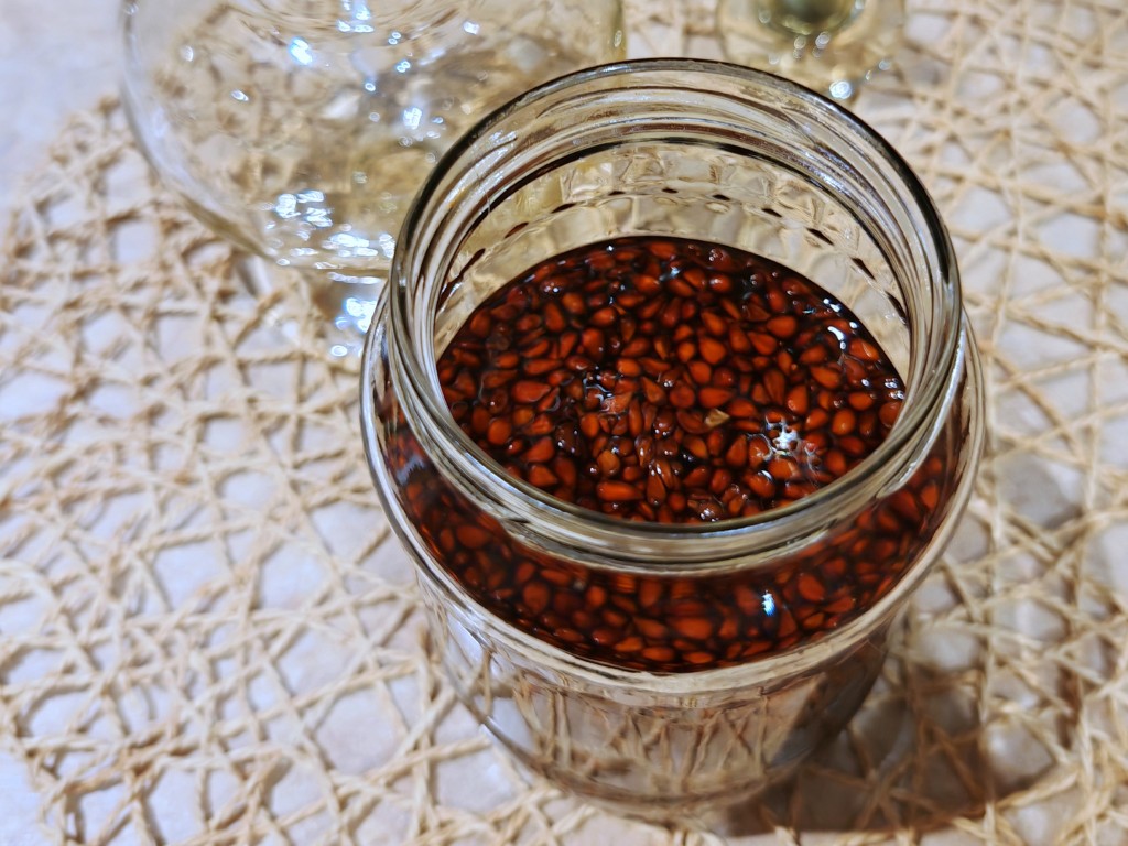 Amaretto z pestek pigwowca