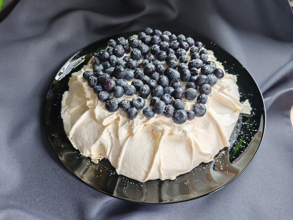 Pavlova z borówkami