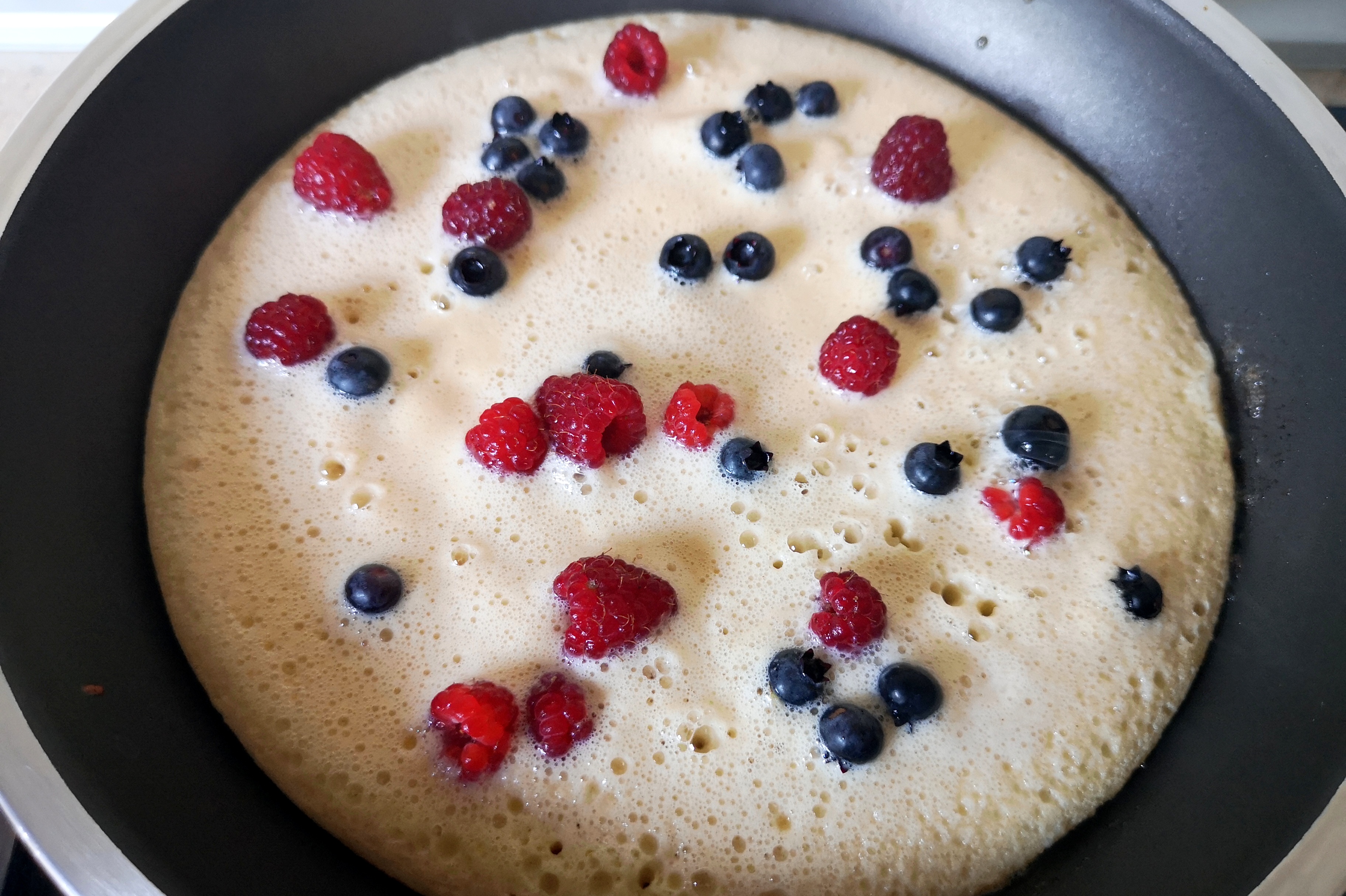 Ryżowy omlet z owocami